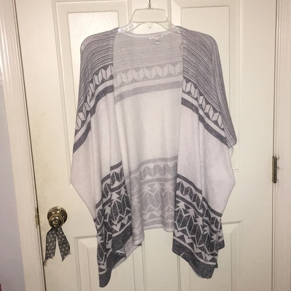 Charming Charlie’s cardigan - Picture 2 of 3